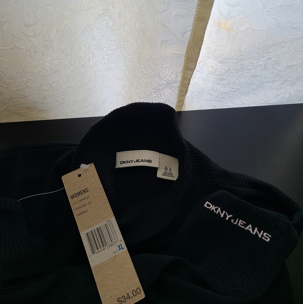 DKNY...BEAUTIFUL TURTLE NECK - Picture 4 of 5